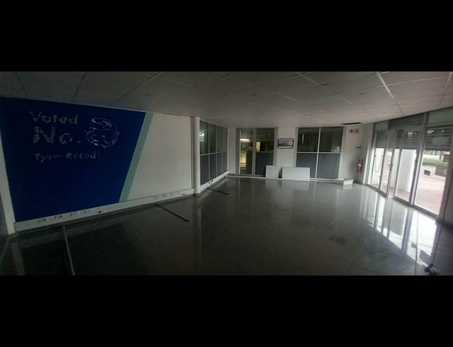1,000M² OFFICE TO LET IN BRYANSTON